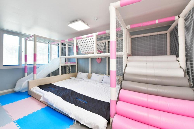 Bedroom 2, Airini Pension, Damyang