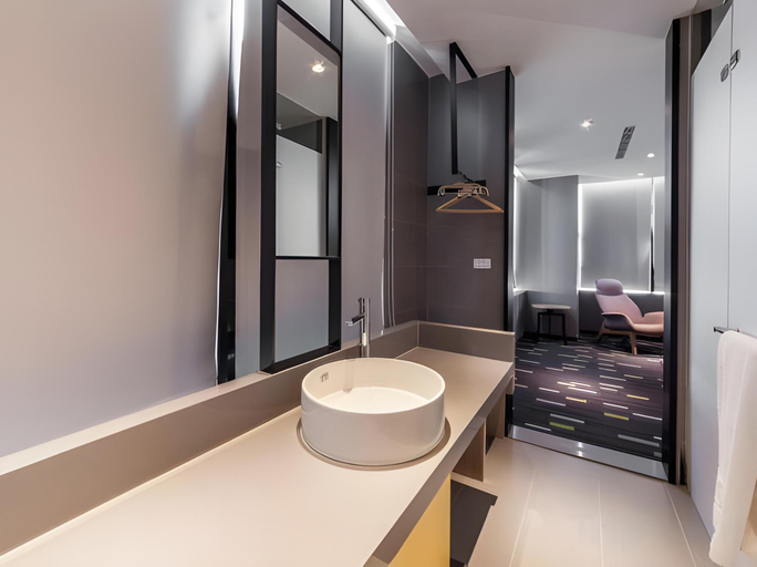 Bathroom 4, Walker - Taoyuan, Taoyuan