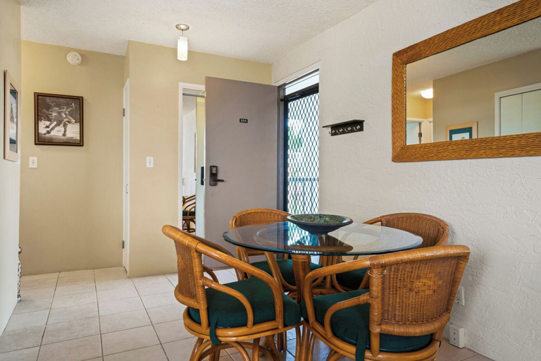 Room 2, Top Floor With Ocean Views - Convenient Location - Vrkcv, Hawaii