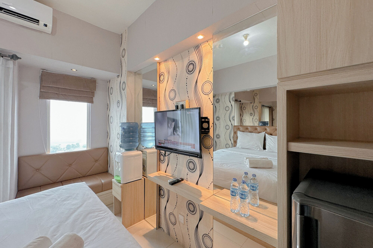 Room 5, Strategic Spot Studio With Mall Access At Tanglin Supermall Mansion Apartment, Surabaya