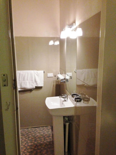 Bathroom 4, Avalon Motel, Mount Gambier