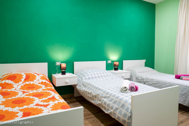Bedroom 2, Sophie's Choice 2, Rome