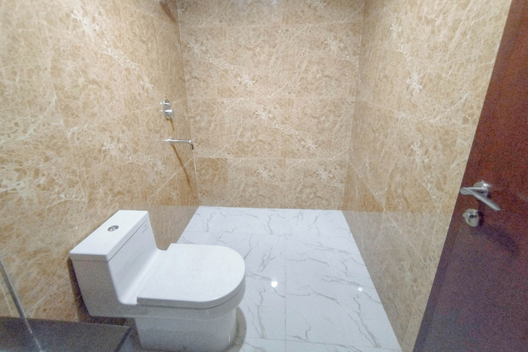 Bathroom 4, 2Br Minimalist And Simply At Grand Sungkono Lagoon Apartment, Surabaya