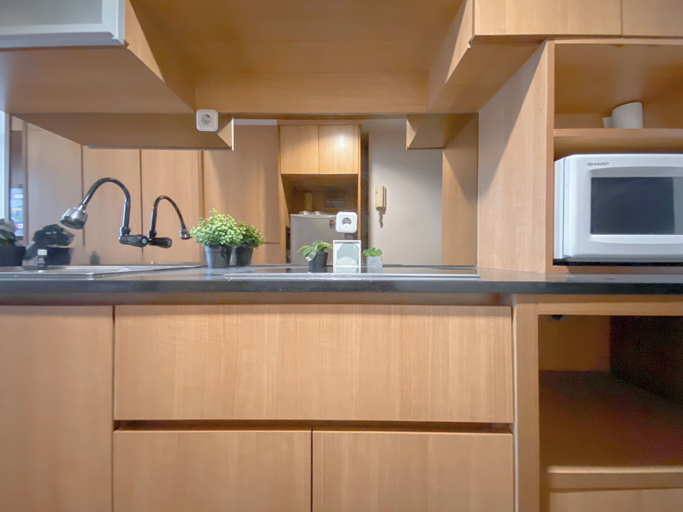 Private kitchen, Warm Neutral Look Studio Apartment Ambassade Kuningan, Jakarta Selatan