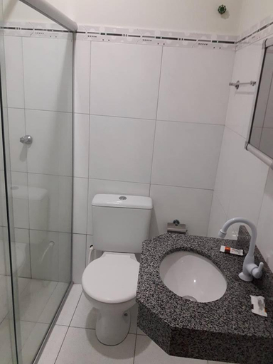 Bathroom 5, Hotel Danubio, Itabaiana
