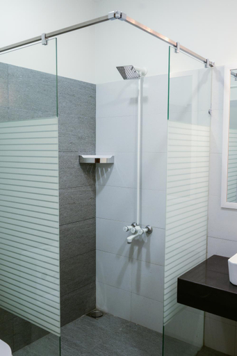 Bathroom 2, Ocean Pearl Hotel Karachi, Karachi