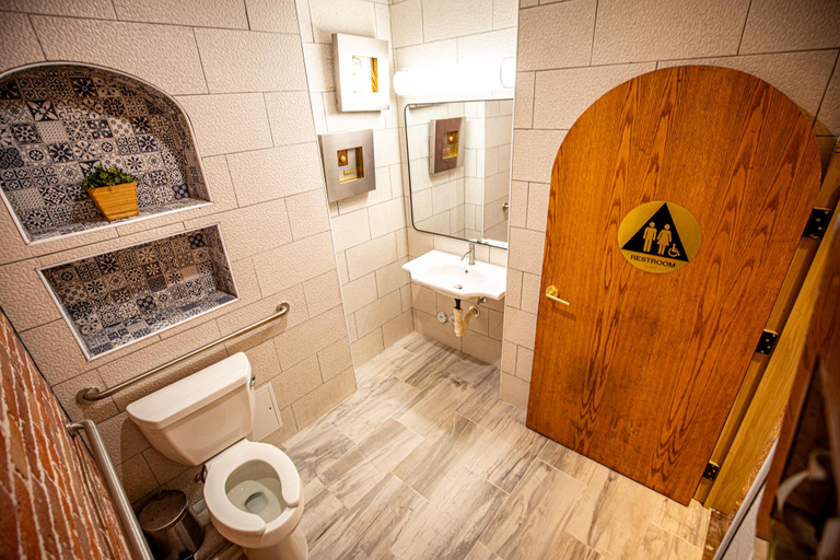 Bathroom 4, Social Stays - FIRST hostel on State Street , Santa Barbara