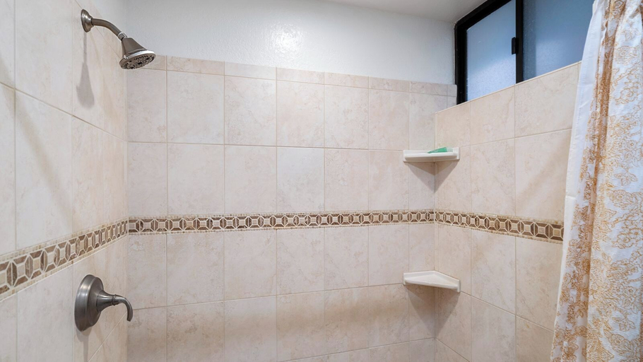 Bathroom 4, Ground Floor - In-unit Central AC - Vrkcv, Hawaii