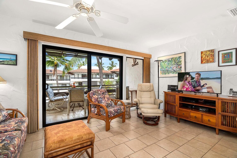 Living area 5, Fabulous Ocean View - Sunset - Lanai Dining - Beautifully Upgraded - Vrkcv, Hawaii