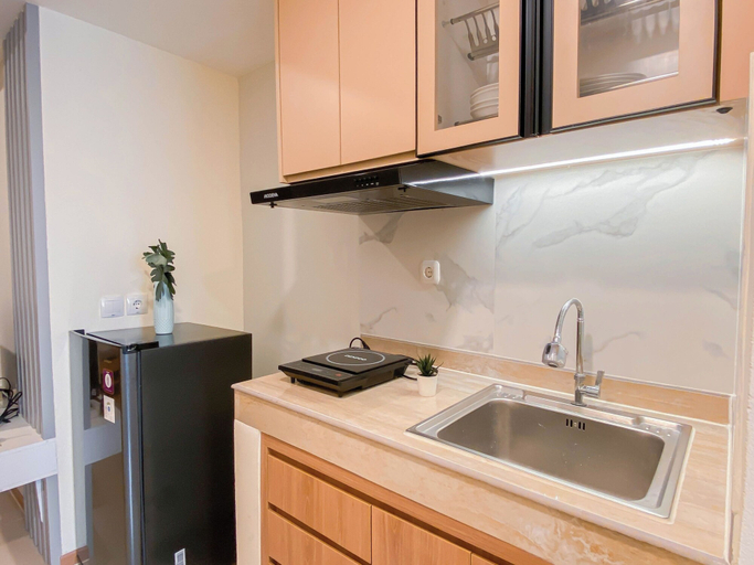 Private kitchen 5, Modern 2Br At Meikarta Apartment Near Aeon Delta Mas, Cikarang