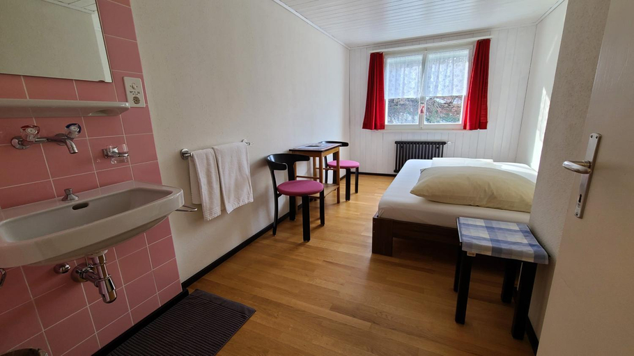 Bedroom 2, Hotel Cafe Seeblick, Glarus