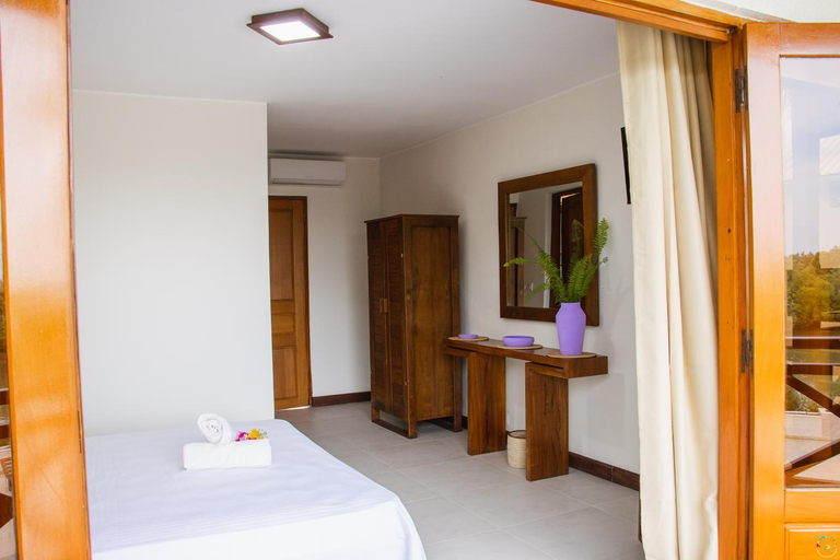 Bedroom 2, Hotel Baobab Cafe, Menabe