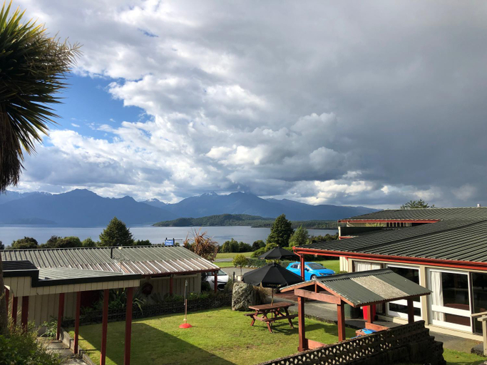 Exterior & Views 1, Manapouri Lakeview Motor Inn, Southland