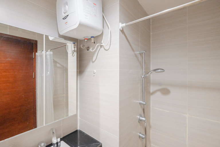 Bathroom 2, Cozy Stay Studio At West Vista Apartment, West Jakarta