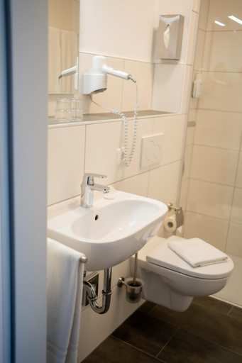 Bathroom 3, Lahn Hotel, Marburg-Biedenkopf