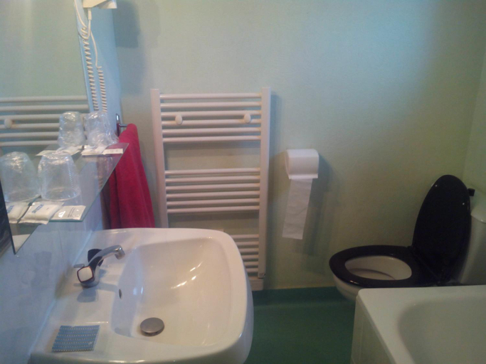 Bathroom 3, Hotel proche Cherbourg Hotel l'Eden a Brix, Manche