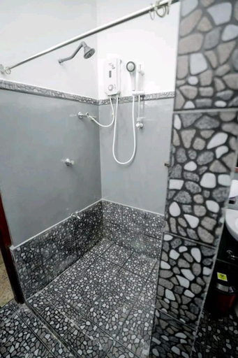 Bathroom 5, Manikgoda Tea Paradise New, Mathugama