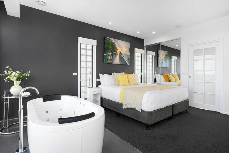 Bedroom 3, Horizon Deluxe Apartments, Circular Head