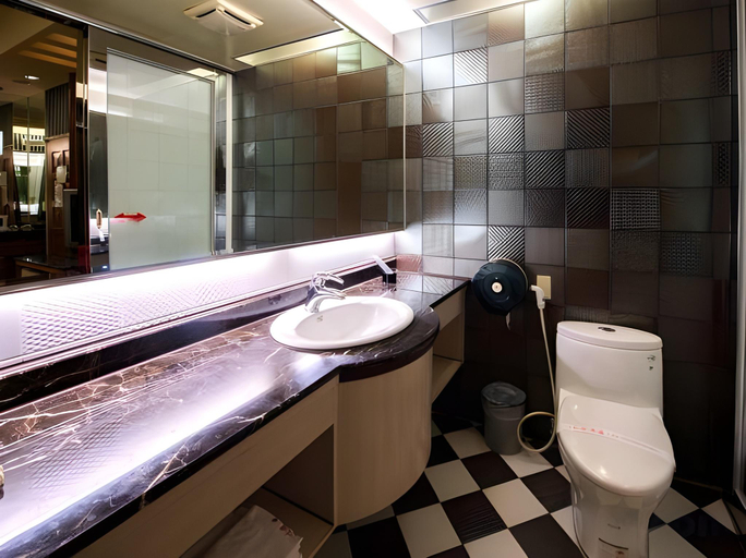 Bathroom 5, Laiyin Motel, Taoyuan