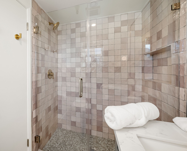 Bathroom 5, Pismo Beach Club, San Luis Obispo
