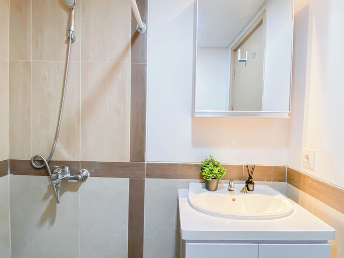 Bathroom 5, Neat And Simple 2Br At Meikarta Apartment, Cikarang