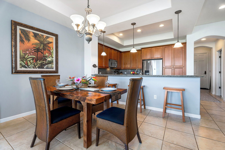 Room 5, Walk to Restaurants/shopping - Excellent Golf Course Views - Private Beach Access - Vrkcv, Hawaii