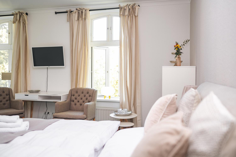 Bedroom 2, Landgasthof-Unter den Linden, Steinburg