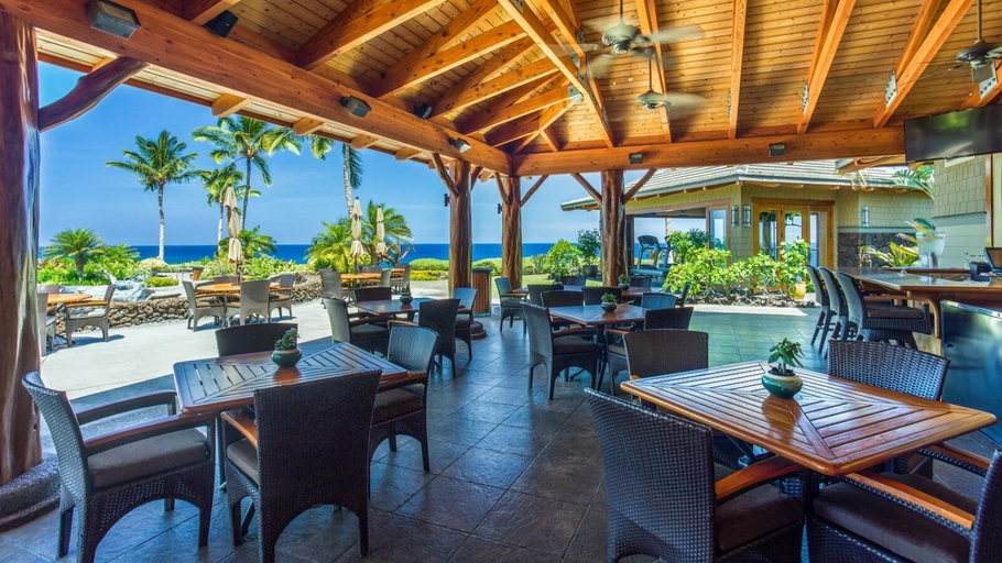 Restaurant, Peaceful Hawaiian Condo w Upscale Amenities - Near Dolphin Quest - Pool!- Vrkcv, Hawaii