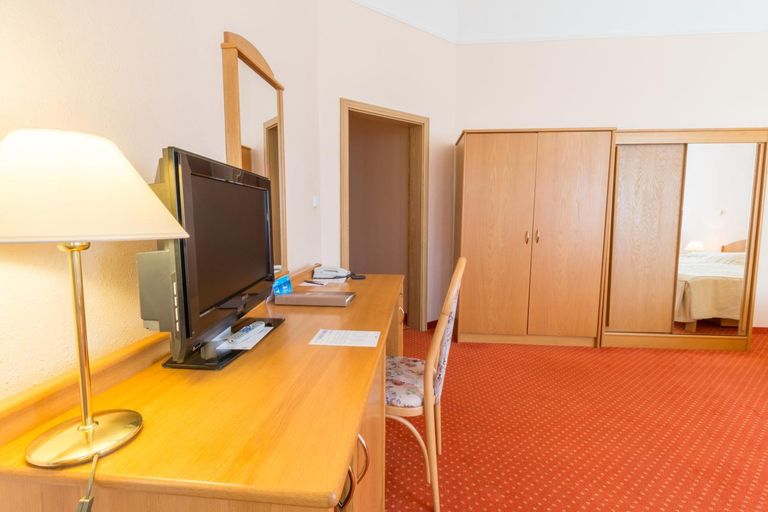 Bedroom 2, Svoboda Ensana Health Spa Hotel, Cheb