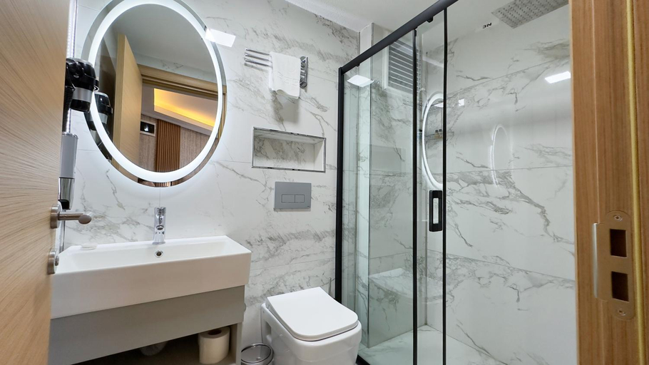 Bathroom 5, Avcı Palace Hotel, Fatih