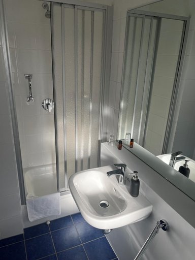 Bathroom 2, Badischer Landgasthof Hirsch, Rastatt