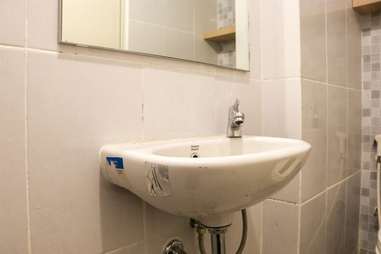 Bathroom 5, Comfy And Enjoy Living Studio Room Tokyo Riverside Pik 2 Apartment, Tangerang