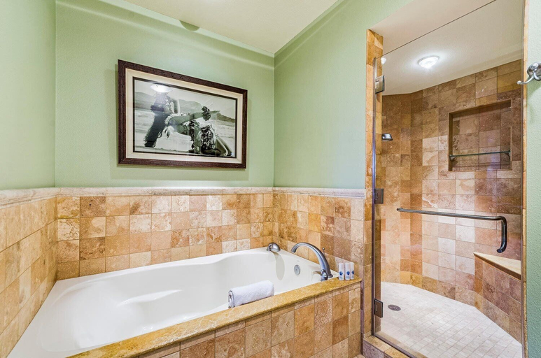 Bathroom 3, Hawaiian Unit Nearby Beaches, Restaurants, & Shopping - Vrkcv, Hawaii