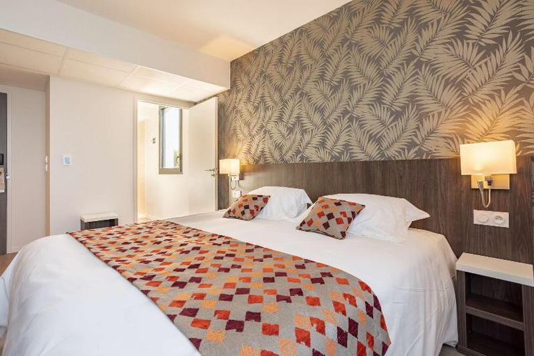 Bedroom 3, Brit Hotel Ploermel - Hotel de l'Hippodrome, Morbihan