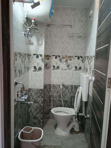 Bathroom 5, Vigneshwara Nilaya, Mysore