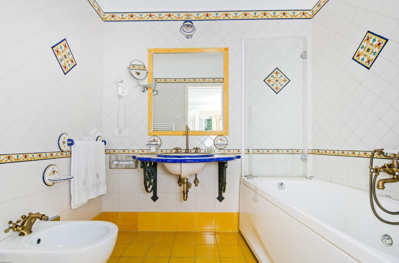 Bathroom 5, Hotel Onda Verde, Salerno