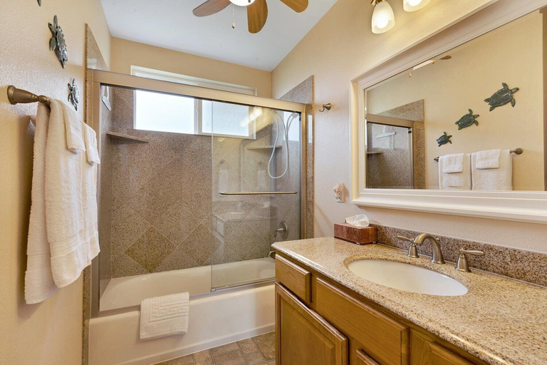 Bathroom 3, Ocean View - Wifi - Steps to Snorkeling Beach- Vrkcv, Hawaii