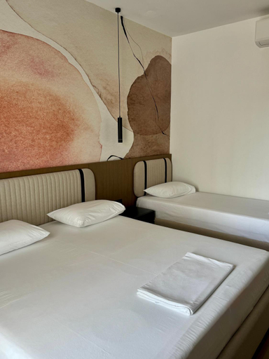 Others 5, Monun Hotel, Sarandës