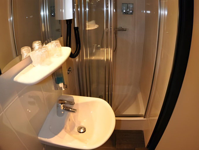 Bathroom 4, Budget Hotel Le Beau Rivage Middelburg, Middelburg