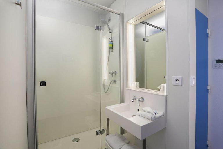 Bathroom 4, First Inn Hotel Blois, Loir-et-Cher
