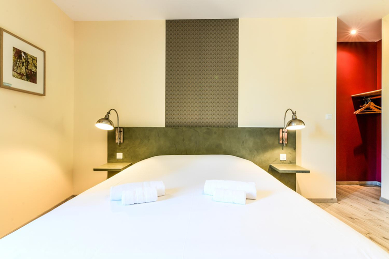 Bathroom 4, Logis Hotel le Cadet de Gascogne, Landes