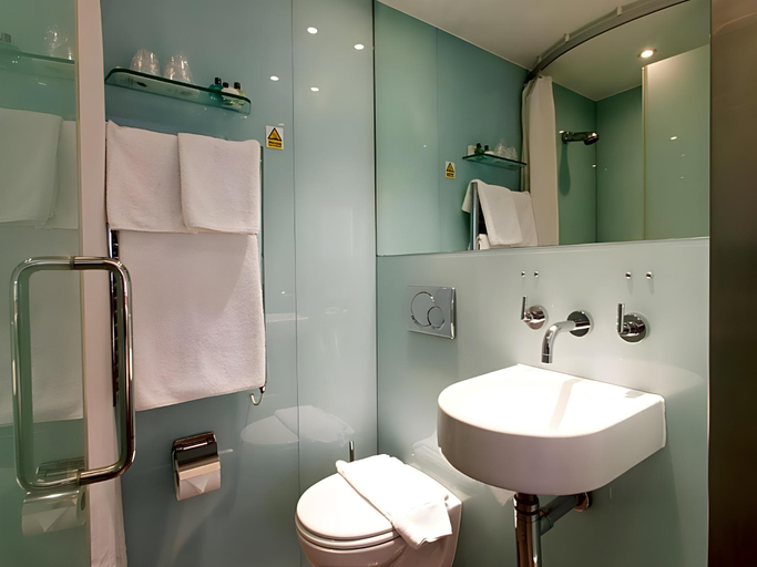 Bathroom 3, The Memoir Club, London