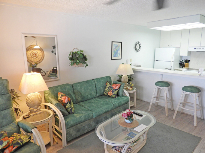 Living area 2, Ocean Front - Walk to Kona Town! - Vrkcv, Hawaii