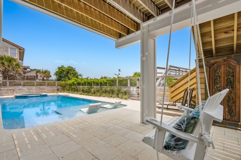 Sport & Beauty 4, Multi-level Seaside Residence by RedAwning, Nassau