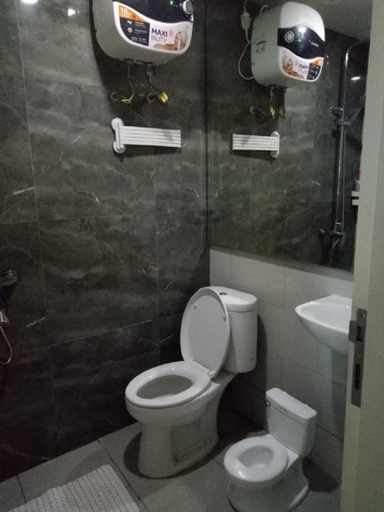 Bathroom, The Asando Above Pakuwon Mall, Surabaya
