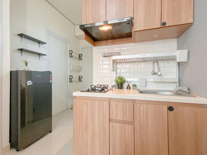 Private kitchen 5, Compact 2Br Apartment Direct Access To Mall At Green Pramuka City, Jakarta Selatan
