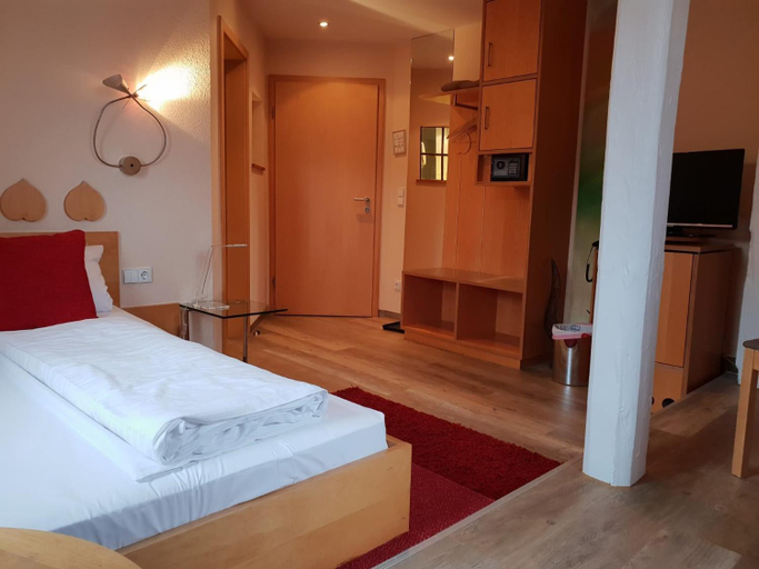 Bedroom 2, Hotel Restaurant Gruner Baum und Altes Tor, Ravensburg
