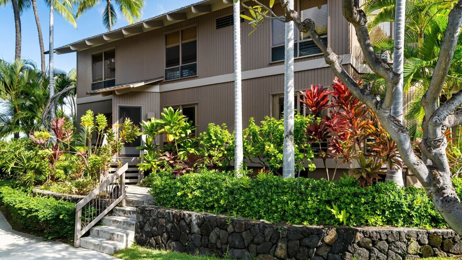 Exterior 3, Sunset & Golf Course Views - AC & Wifi - Shady Lanai! - Vrkcv, Hawaii