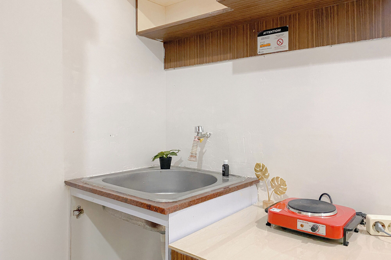 Private kitchen 4, Good Place And Comfortable 2Br At Green Pramuka City Apartment, Jakarta Pusat