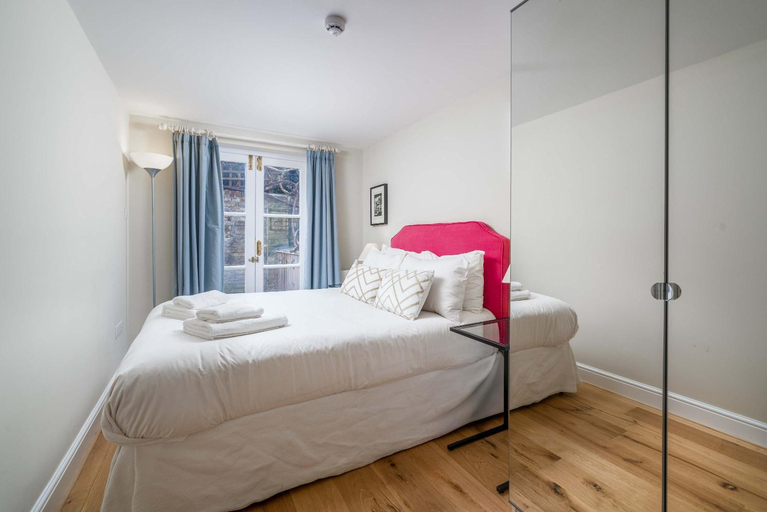 Others 4, Stylish 2 Bed in Central London, sleeps 6, London
